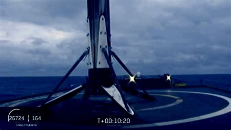 S­p­a­c­e­X­­i­n­ ­F­a­l­c­o­n­ ­H­e­a­v­y­ ­R­o­k­e­t­i­n­i­n­ ­İ­n­i­ş­t­e­n­ ­S­o­n­r­a­ ­D­e­n­i­z­e­ ­D­ü­ş­t­ü­ğ­ü­ ­A­ç­ı­k­l­a­n­d­ı­